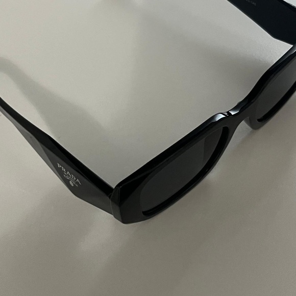 Prada Symbole Classic Black Sunglasses SPR17W - Picture 1 of 2